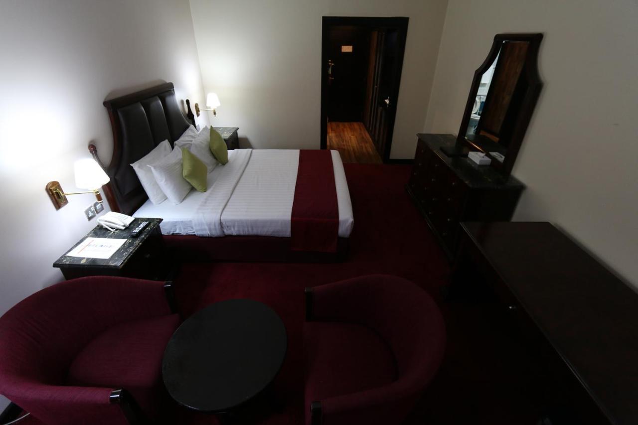 Grand Mayfair Hotel Dubai Exteriör bild